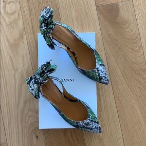 Ganni Embossed slingback pumps ( Brand New)